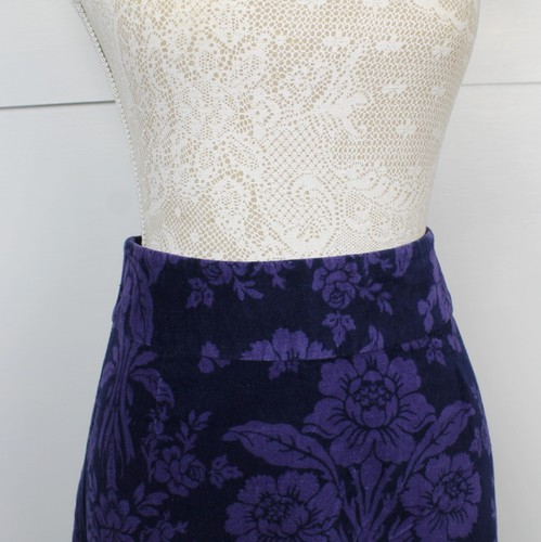 Falda Laura Ashley Vintage Floral Línea A con Patrón Floral Púrpura. Reino Unido Talla 10 - Imagen 2 de 6