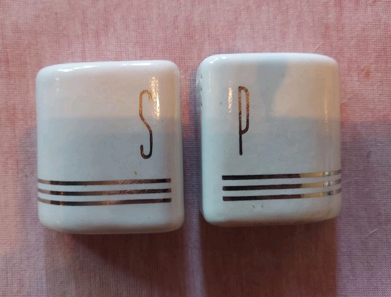 VINTAGE CROWN  CERAMIC STOVE TOP SALT & PEPPER SHAKERS, Mid-Century 