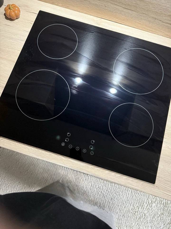 Moderne Küchenzeile mit elektrogeräten in guten Zustand - Bild 4 von 4