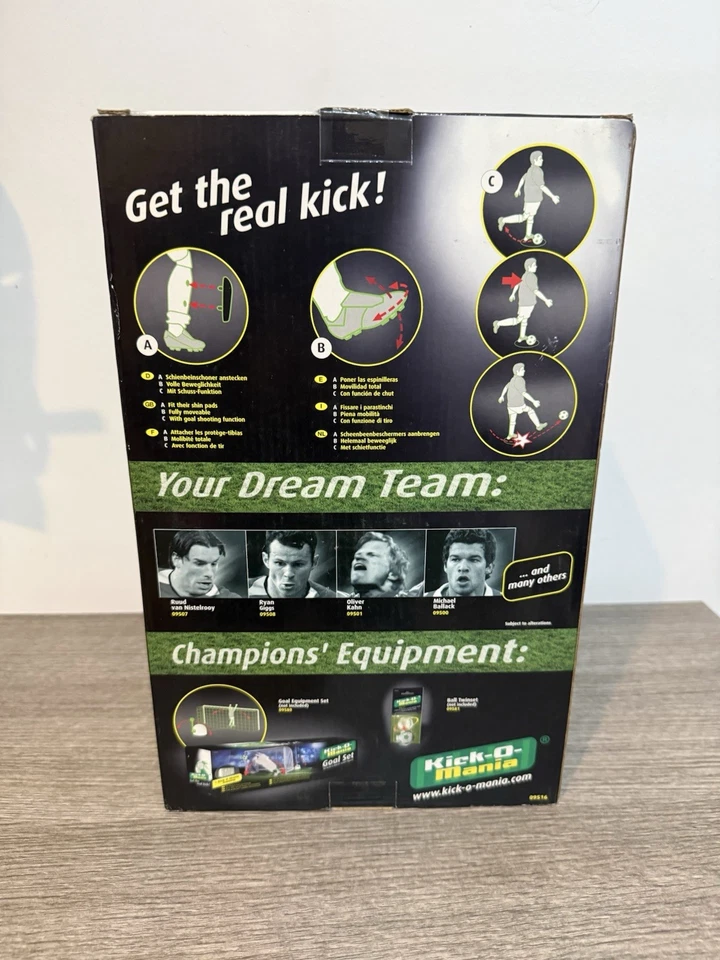 CR7 - Cristiano Ronaldo Action Figure Rookie Man United Kick-O-Mania - Immagine 3 di 4