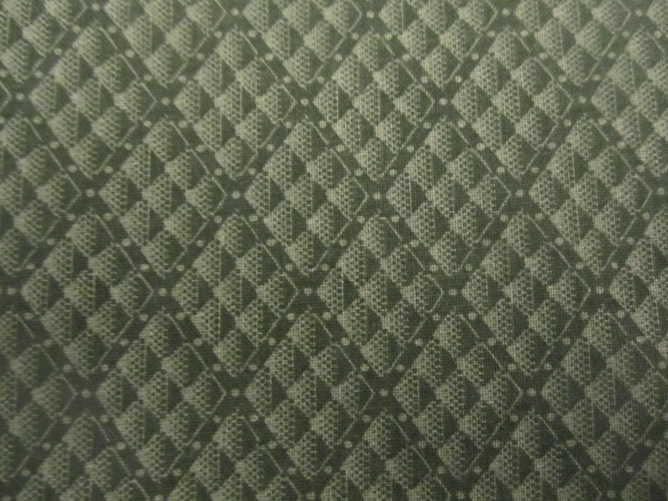 Cotton FAbric Concord Diamond Lattice Green on Green 2 pieces 1ydx44 &30"x44" - Imagem 2 de 4