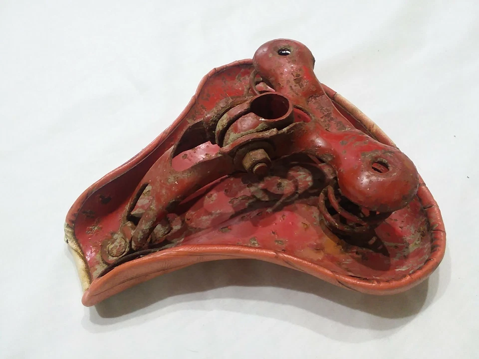 Велосипедное сиденье Vintage Persons - двухцветное красно-белое - Изображение 3 из 4