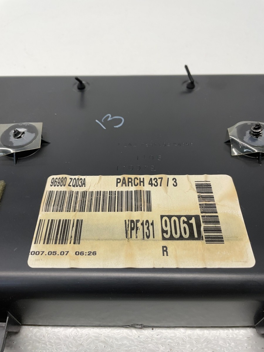 04-09 NISSAN ARMADA INFINITI QX56 REAR OVERHEAD CONSOLE DVD