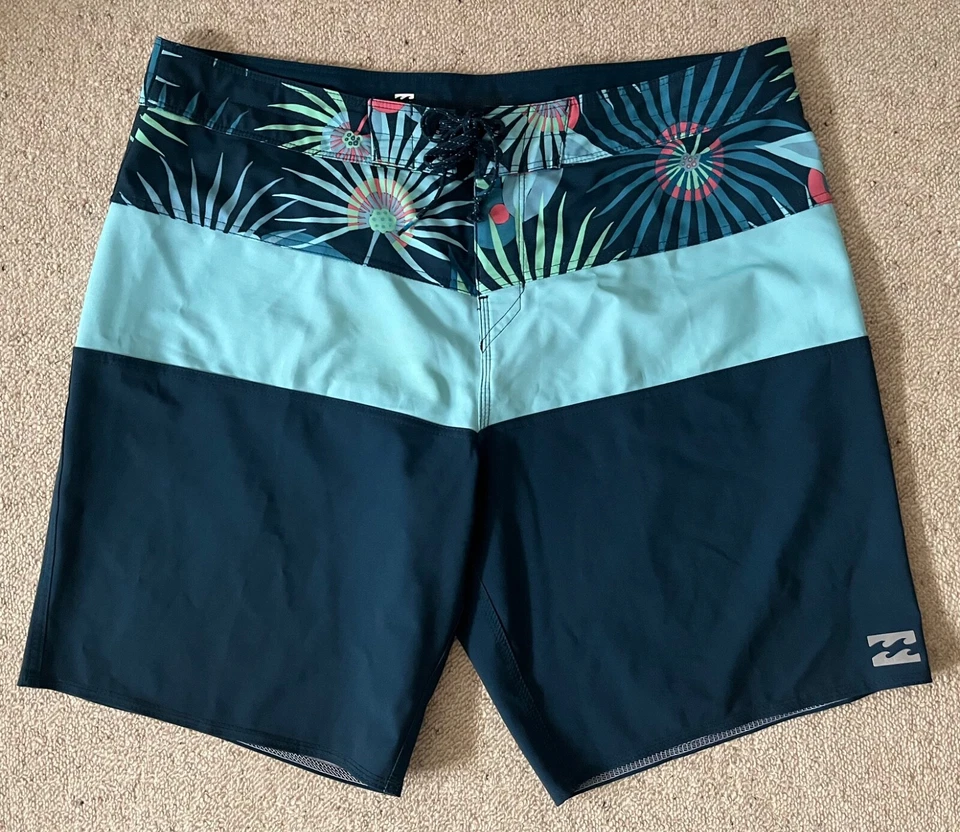 BILLABONG Badehose Badeshorts 36 Shorts Boardshorts mit Gesäßtasche wie NEU