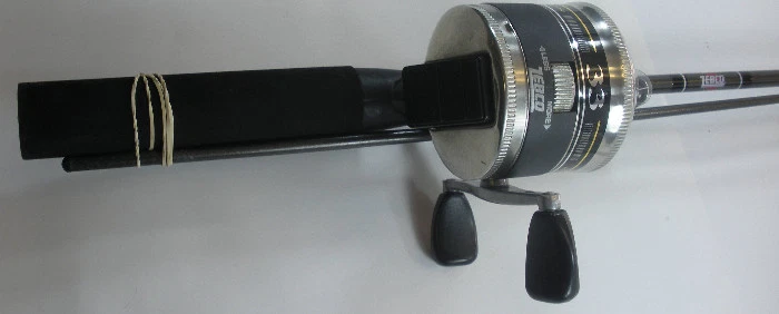 Zebco 33 Spincast Rod and Reel Combo 5 ft 6" 2 pc Medium Action - Image 3 of 3