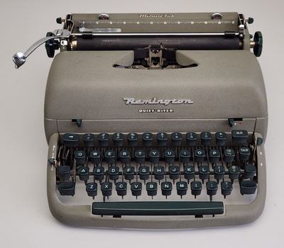 1954 Remington Rand Quiet-Riter Miracle Tab Typewriter Green Key