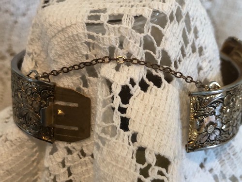Vintage Bracelet Cameo Black Brass Metal Embossed Floral Cuff - Picture 9 of 15