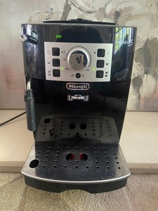 DeLonghi Magnifica S Automatic Bean to Cup Maschine ECAM22.110.B schwarz - funktionstüchtig