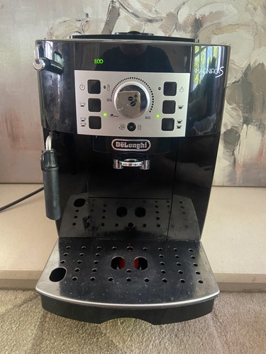 DeLonghi Magnifica S Automatic Bean to Cup Maschine ECAM22.110.B schwarz - funktionstüchtig
