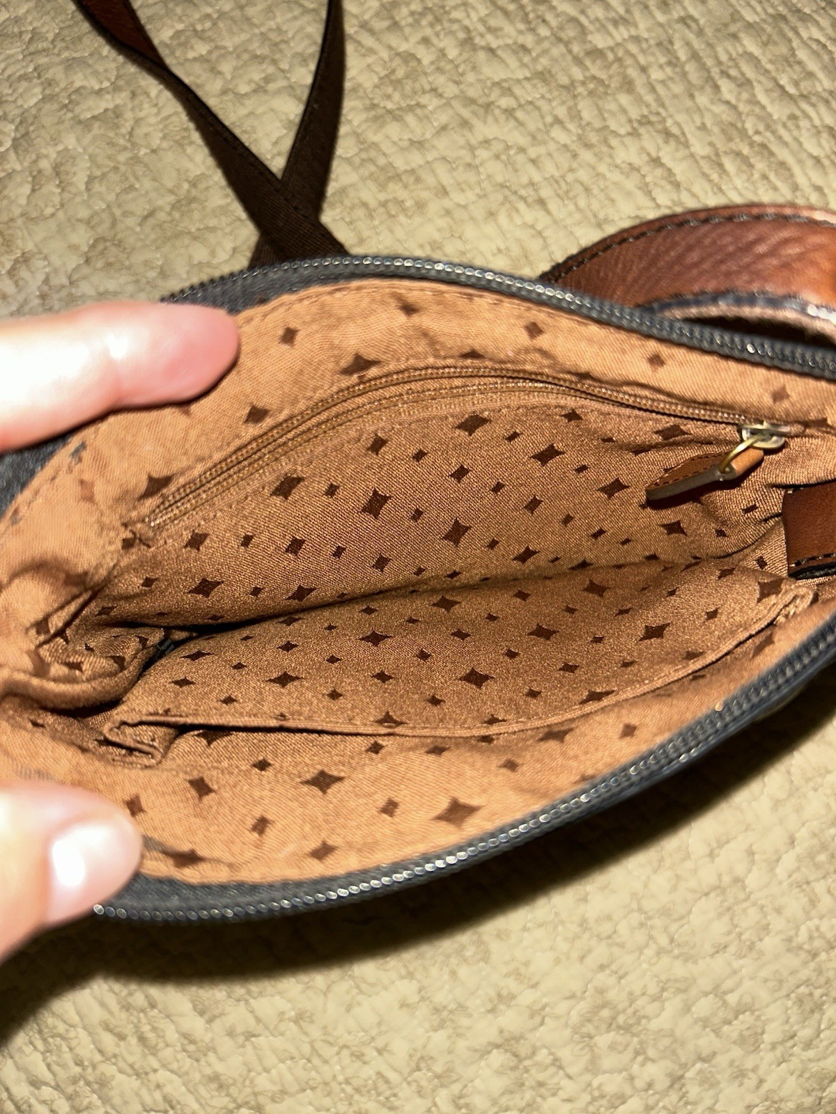 Fossil Brown Solid Zip Crossbody Bag Adjustable Strap Inner Pockets Gold — image 5