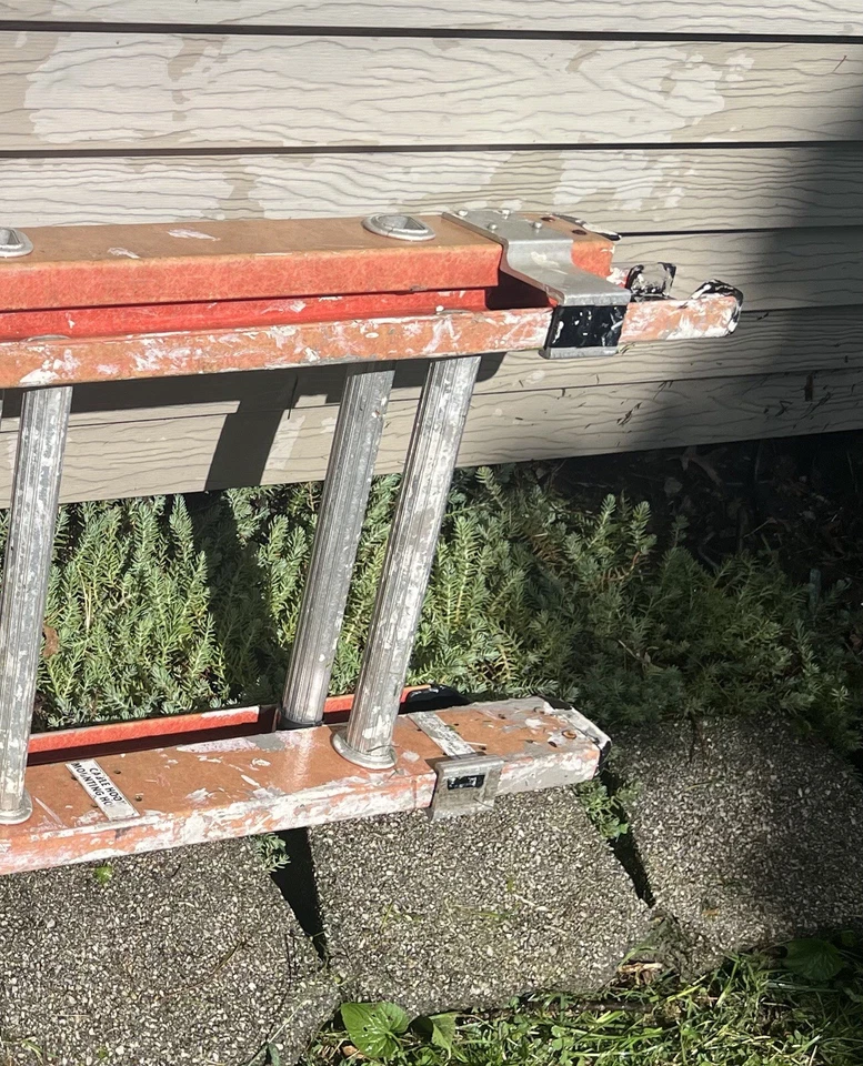 28 pies. Escalera de extensión Werner de fibra de vidrio Foto 3 de 4