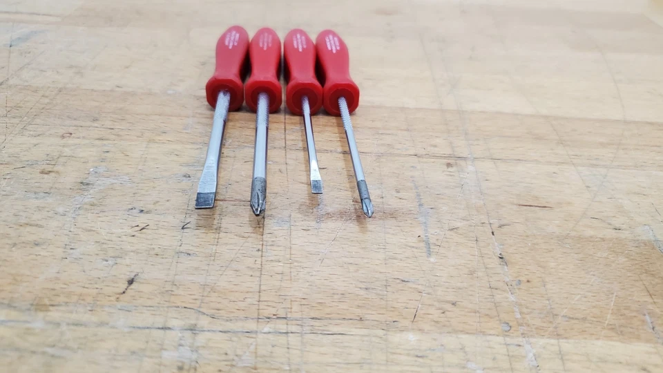 Snap On SDDX40Y 4pc RED Mini Hard Handle Screwdriver Set - Image 4 of 4