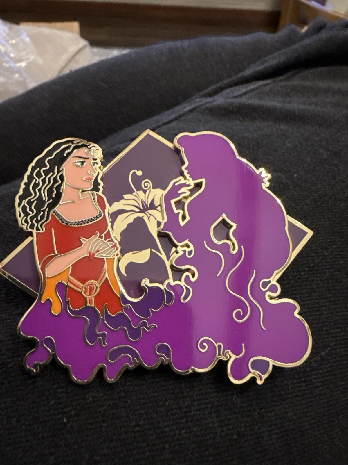 DLP MOTHER GOTHEL Pin Disneyland Paris LE 700 Villain W/ Hero Silhouette Pin