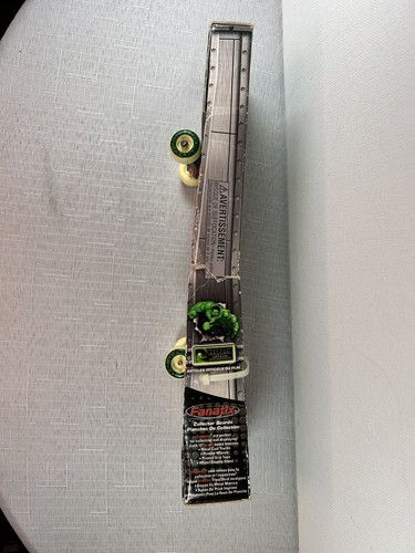 New 11" Rare Fanatix Real Collectors Hand Skateoards Hulk Marvel - Picture 4 of 14
