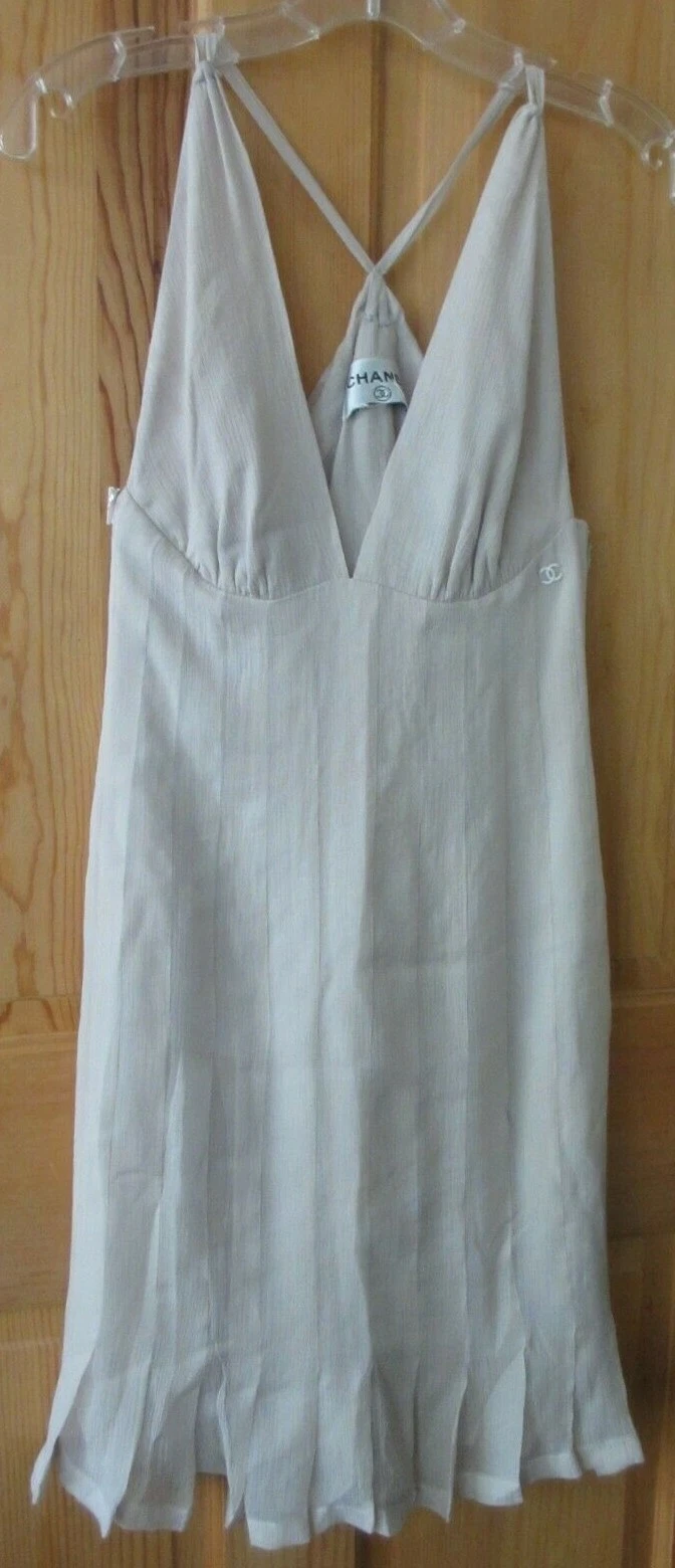 ABITO CHANEL IN SETA CHIFFON CINTURINI SOTTILI VITA IMPERO PIEGHE CC LOGO ESTATE CHIC