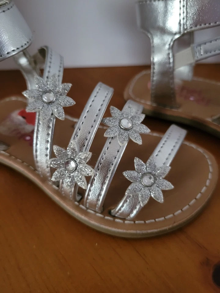 Rachel Shoes - Silver Flower Heel Gladiator Dress Shoe Girl Size 6M       FS15 - Image 2 of 4