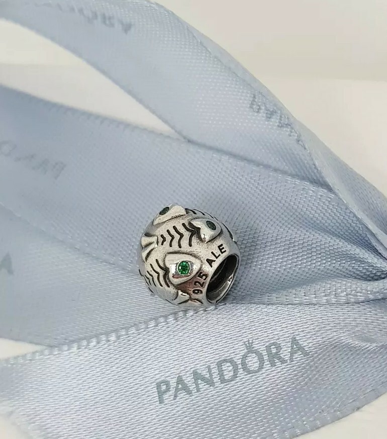 カグラザメ 頭骨 Authentic Pandora Fish Fossil Bones Skeleton Charm Green CZ