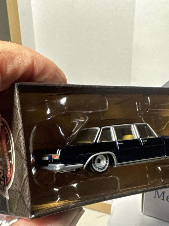 Hot wheels 1/64 🇨🇵 RLC 2024 Mercedes Benz 600 Édition Limitée - Photo 4/4