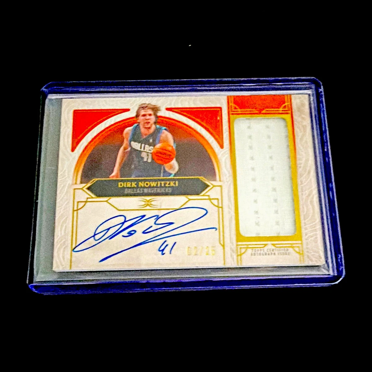 Dirk Nowitzki Basketball Autographed ungraded Sports Trading Cards