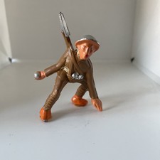 RARE MANOIL LEAD TOY SOLDIER THROWING GRENADE C excellent