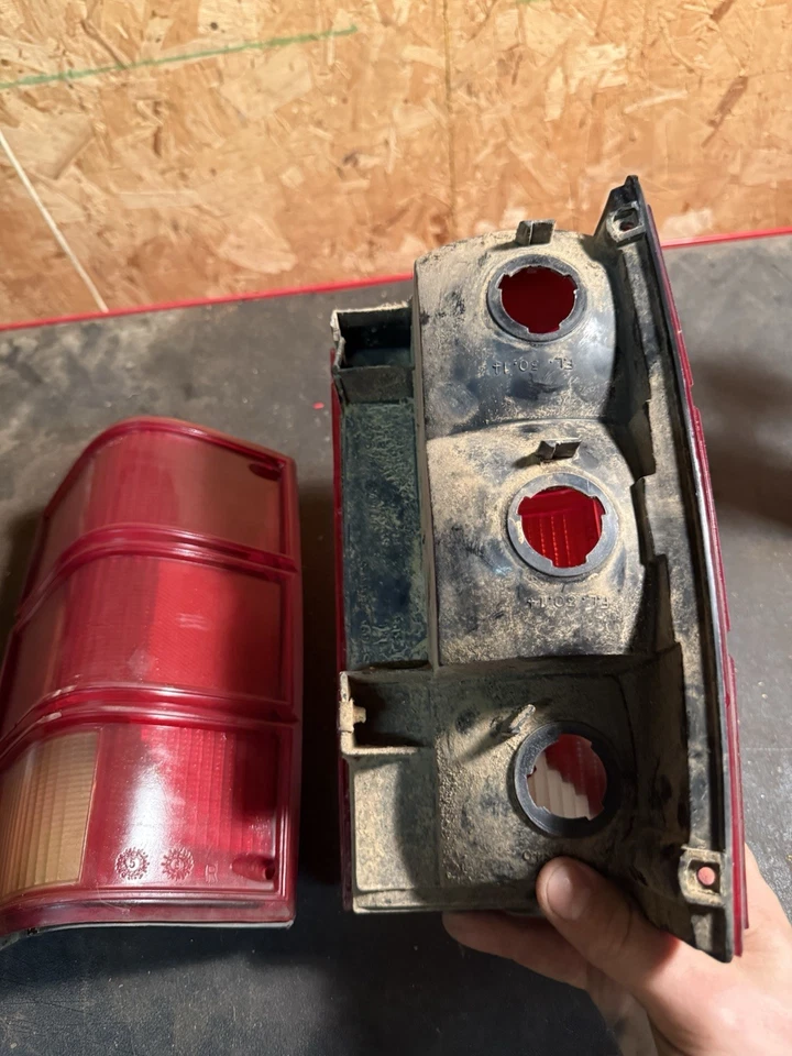 Conjunto de lanternas traseiras traseiras 86-92 Jeep Comanche MJ motorista e passageiro fabricante de equipamento original #3 - Imagem 3 de 3