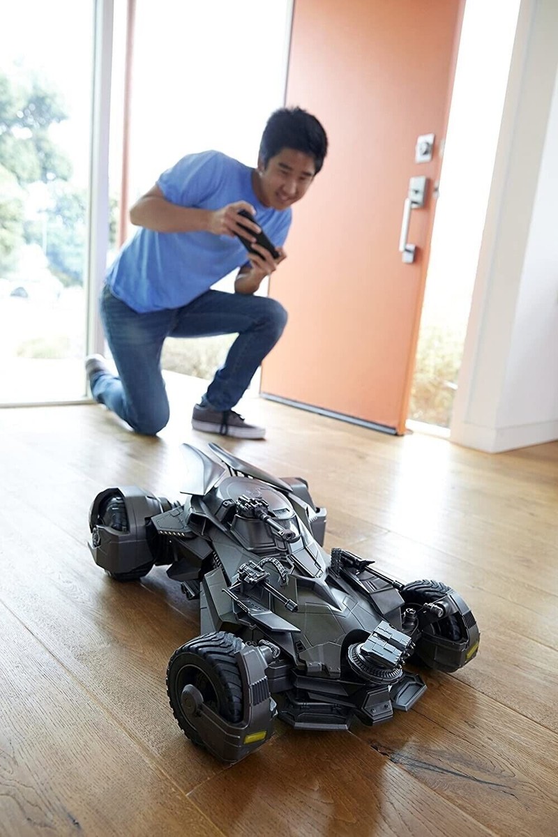Mattel Ultimate Justice League Batmobile Vechile and Figure