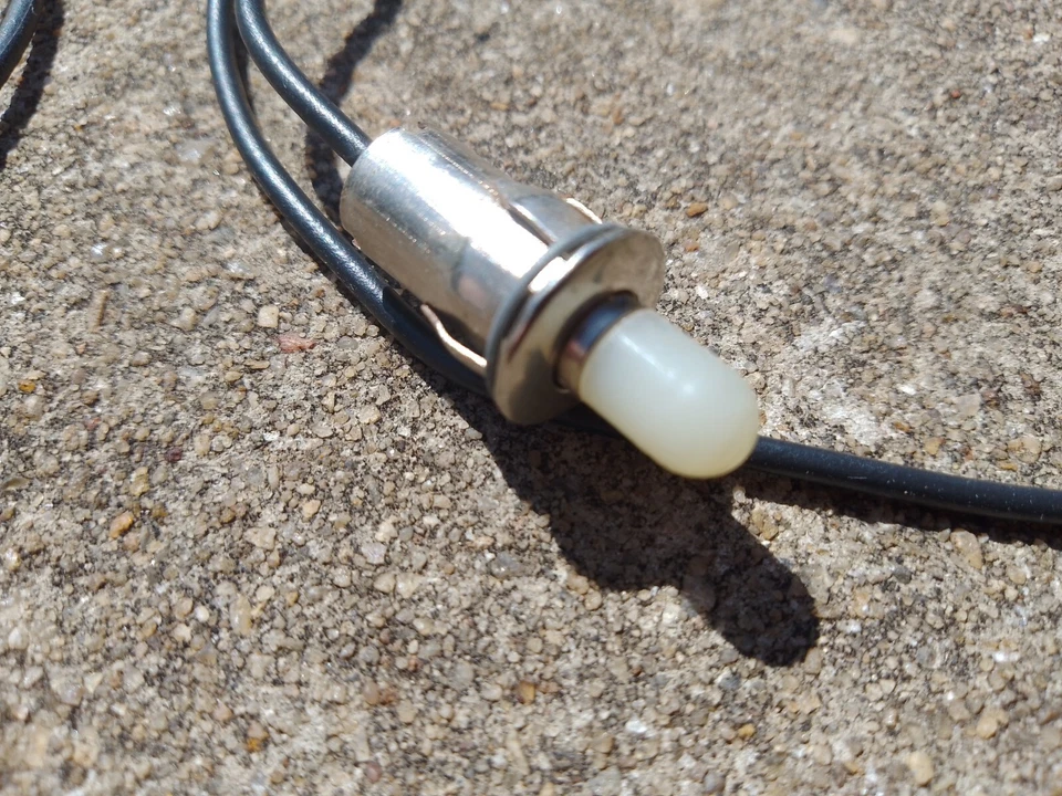 STUDEBAKER 1964/66 CRUISER,DAYTONA,COMMANDER 2/4DR NOS AC3514 GLOVE BX LIGHT KIT - Image 4 of 4