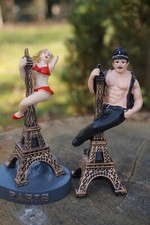 RE0539 B  FIGURINE SEXY GAY HOMME  FEMME PIN  UP  TOUR EIFFEL  LGBTQIA