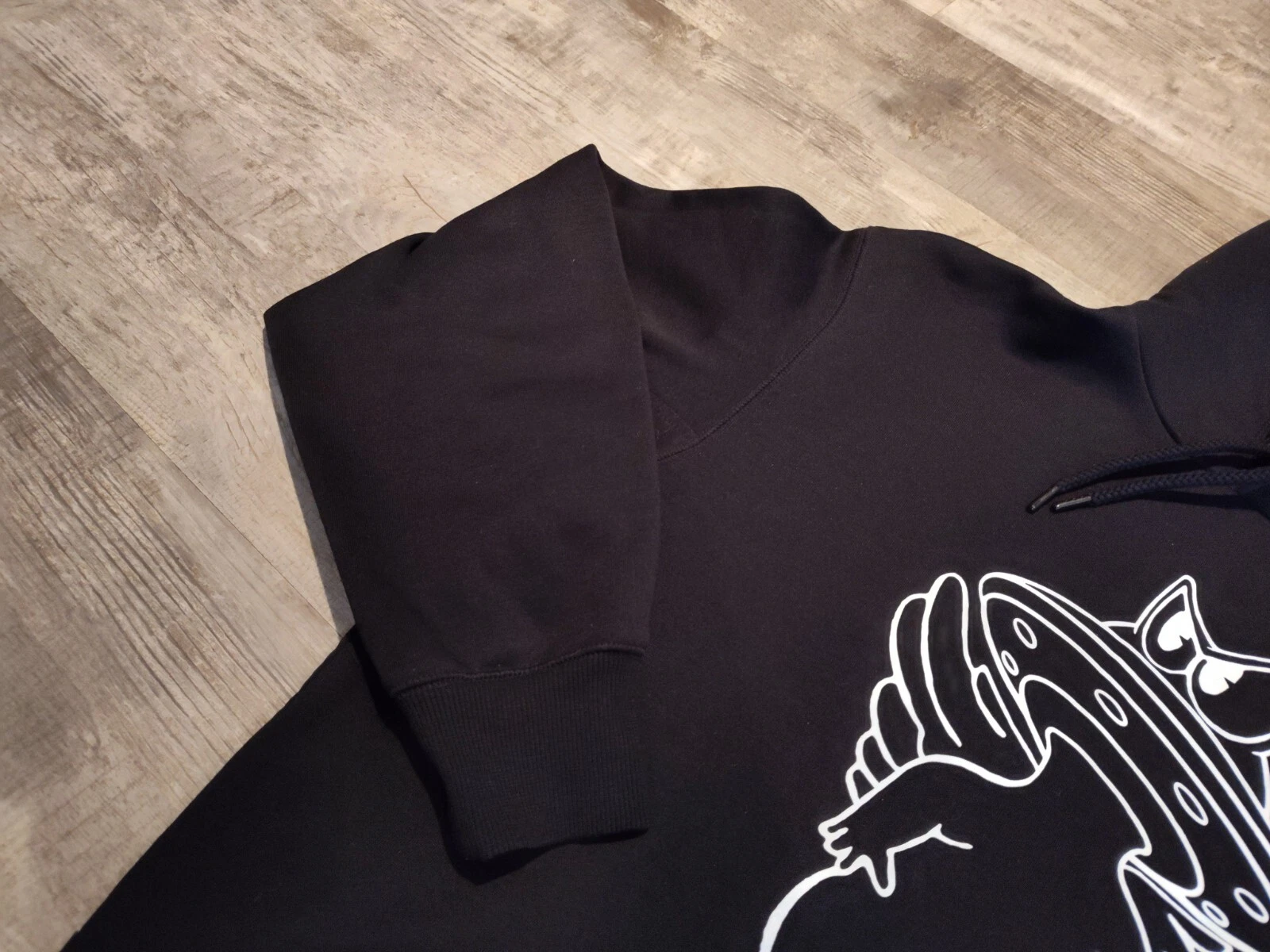 Felpa nera con cappuccio GU x Undercover Alien usata in ottime condizioni taglia media rara VHTF