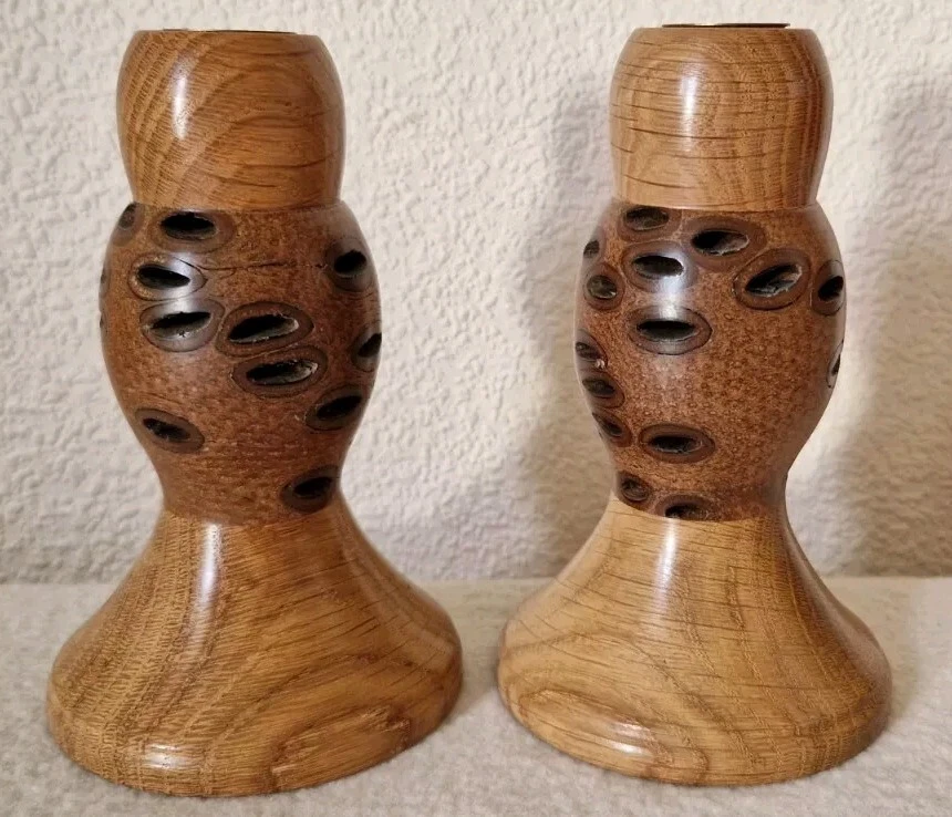 SIGNED PAIR OF OAK & BANKSIA NUT WOODEN CANDLESTICKS 14.5cm - Image 2 of 4