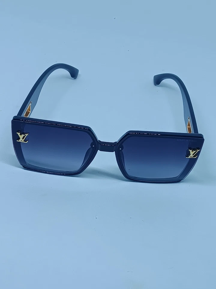 LOUIS VUITTON Oversized Square Luxury Black/Brown Sunglasses - Image 4 of 4
