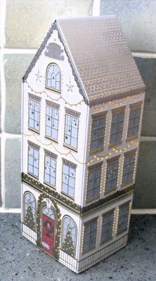 M&S LEERE SHORTBREAD-DOSE WEIHNACHTEN BELEUCHTET IN HAUSFORM.