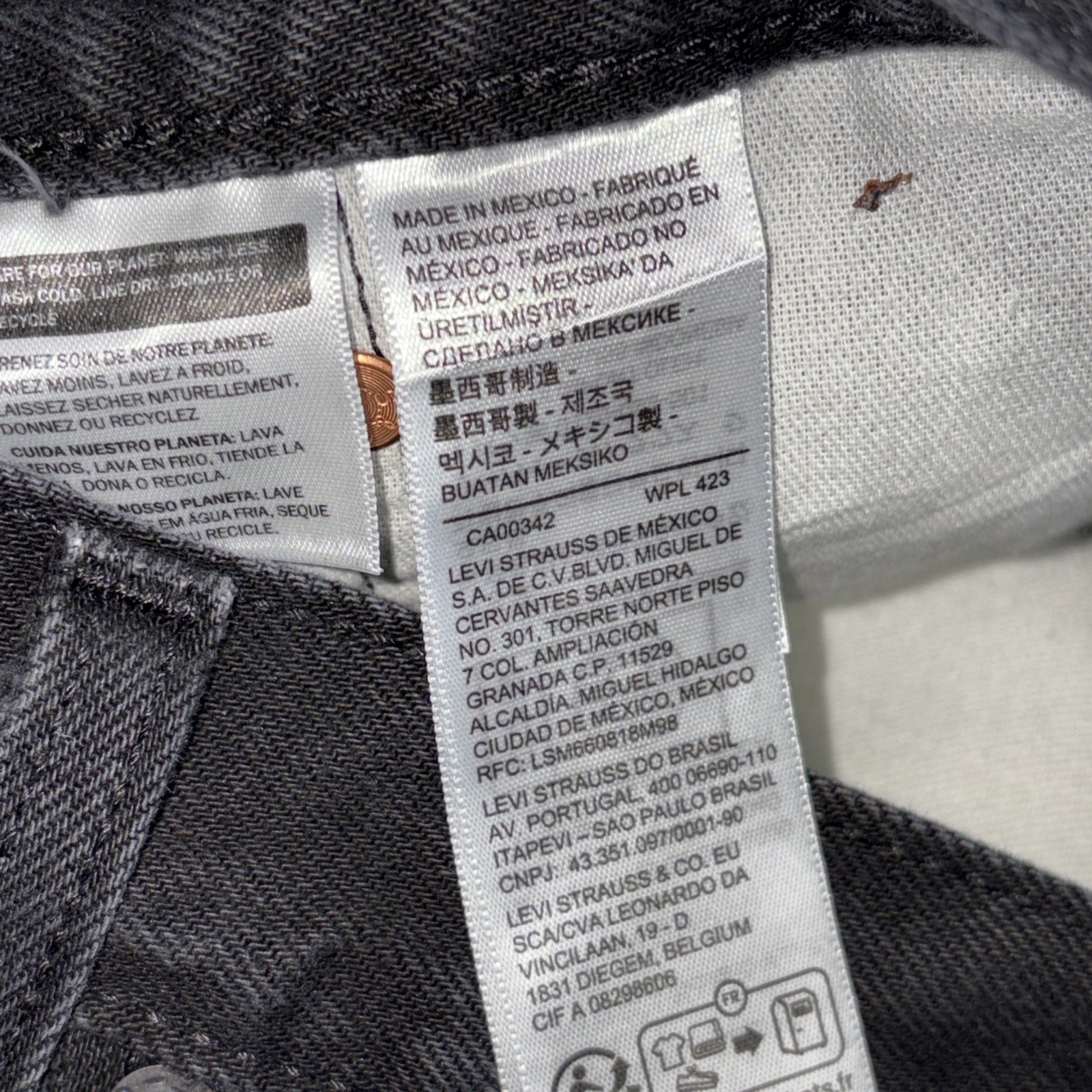 Levi's 501 Button Fly Jeans Men's 38x30 Measure 34 X 27.5 Black - View 4