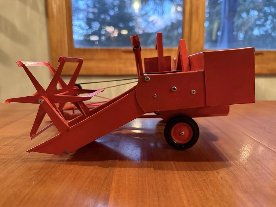 Allis Chalmers All Crop Harvester 1/20 Pressed Steel Farm Imp Replica - Image 4 of 4