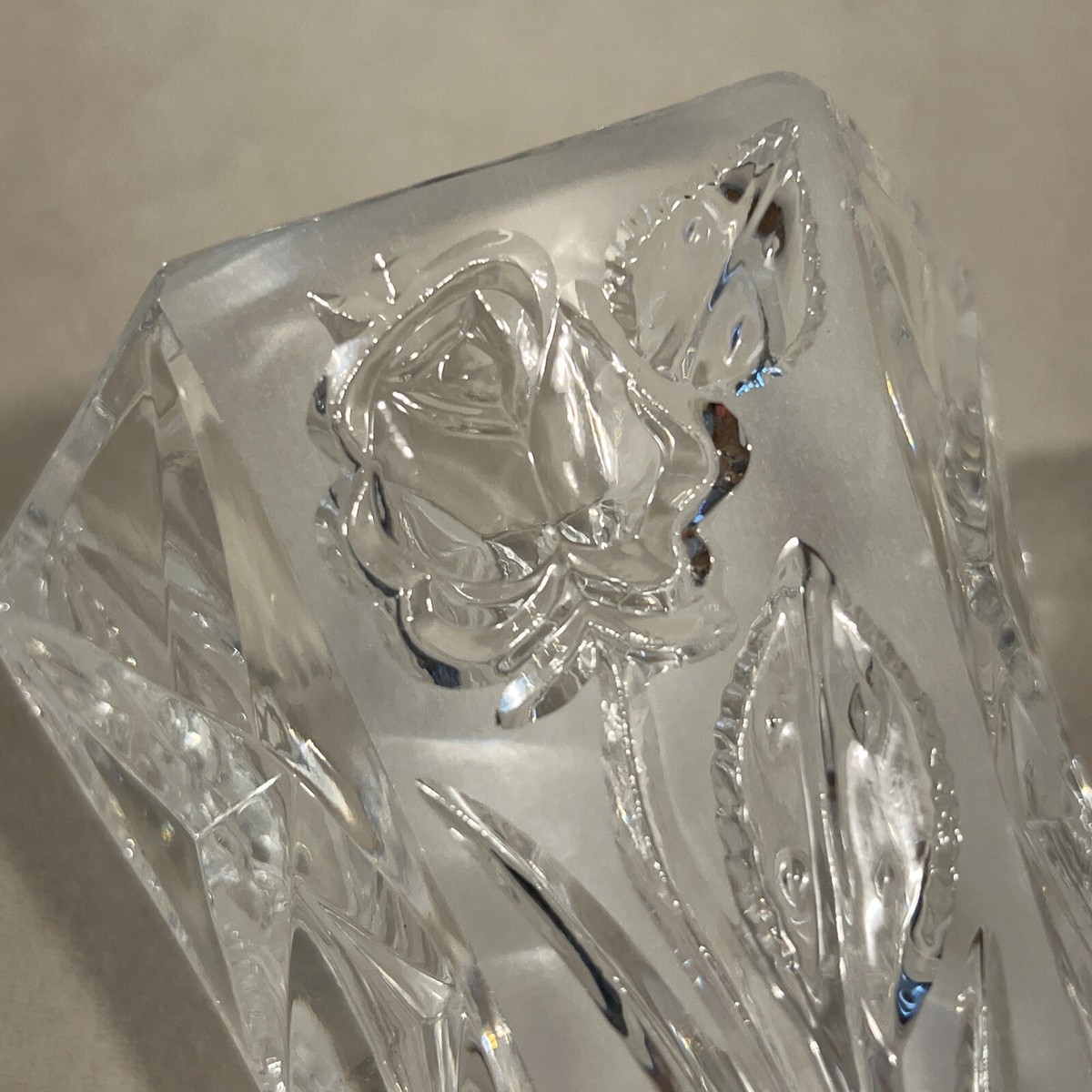 PV08584 Vintage Frosted & Clear Hex Pressed Glass PANELED ROSE Bud