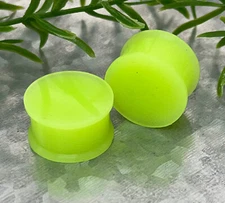 PAIR Glow in the Dark Solid Silicone Plugs Earlets Tunnels Gauges Body Jewelry
