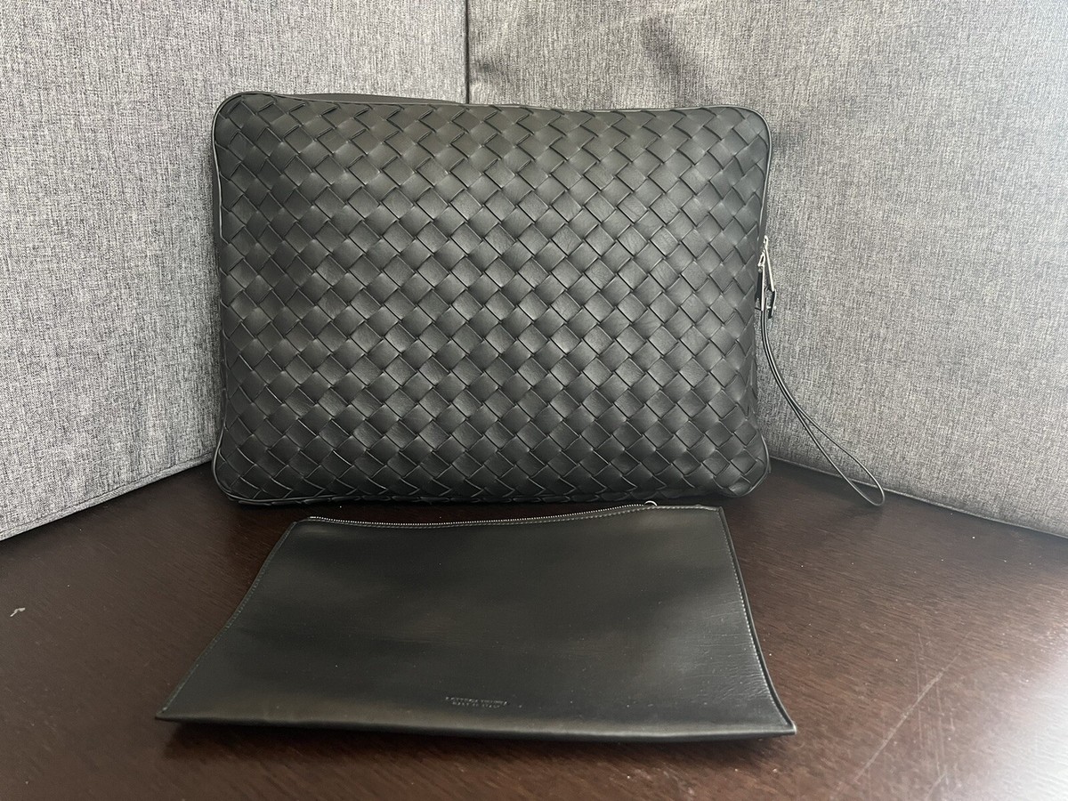 Bottega Veneta Intrecciato Zippered Laptop Sleeve Calfskin Leather