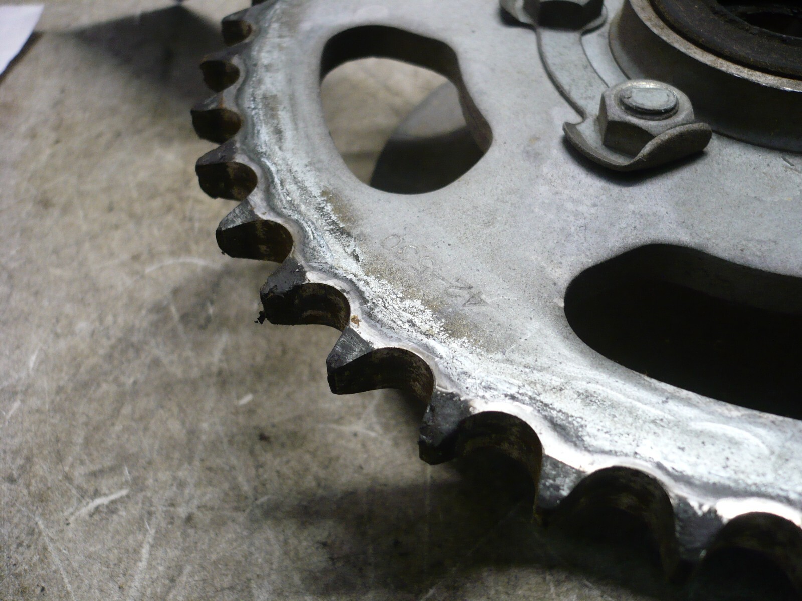 SUZUKI 1983 83 GS450 GS450L REAR SPROCKET CARRIER DRIVE OEM 64511-33741