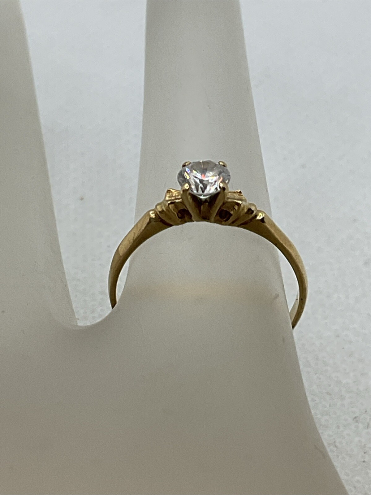 ELEGANT Solid 13K Yellow Gold Solitaire Round Whi… - image 2