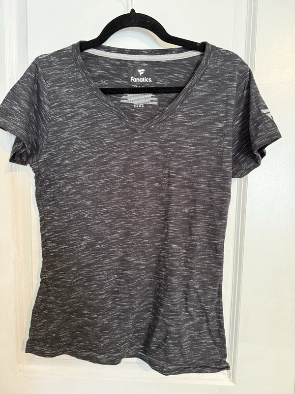 Fanatics Women's Black Heather Space Dye V-Neck Short Sleeve Pullover T-Shirt S
