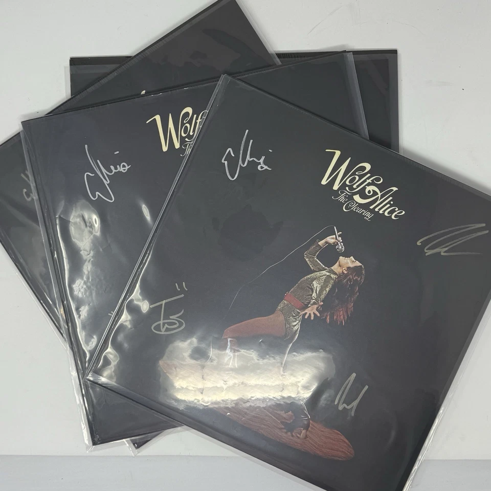 SIGNED Wolf Alice - The Clearing Vinyl LP *Factory Mismatch* Light Green IN HAND - Image 4 of 4