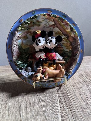 Mickey Minnie 1998 Pluto Friendship Makes You Warm All Over 3D 6 '' Plate B07909