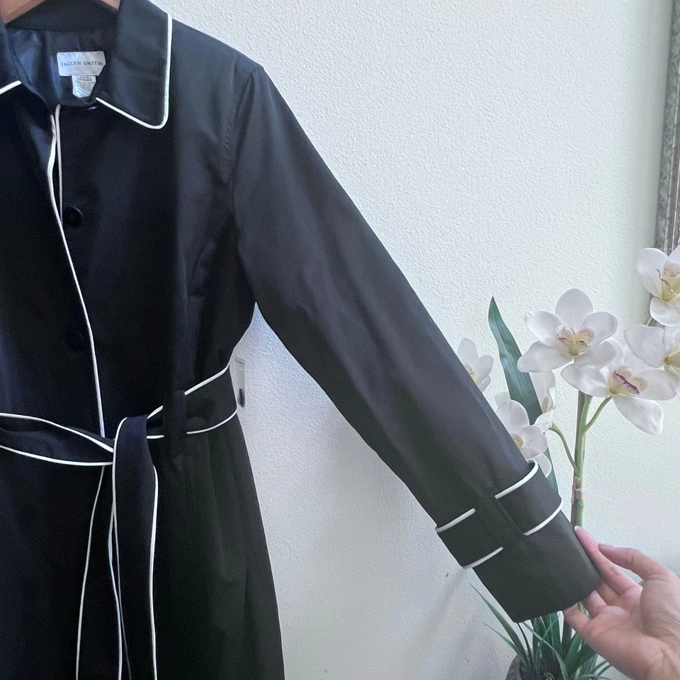 Nuevo gabardina impermeable Jaclyn Smith blanco y negro con cinturón ligero para mujer L Foto 3 de 4