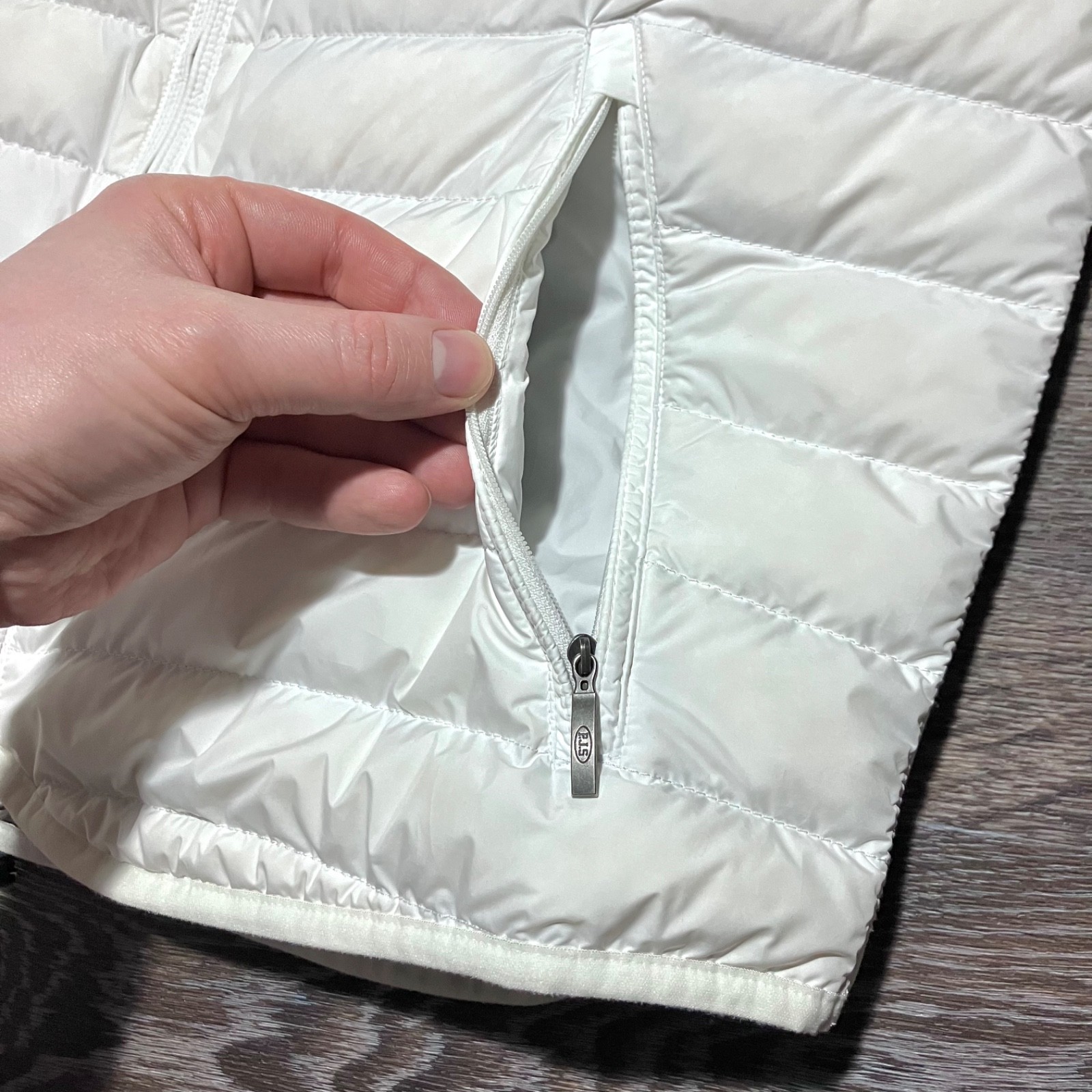 PARAJUMPERS Men's Perfect White Down Quilted Super Lightweight Vest size Medium image 6