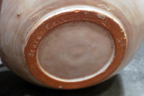 Vintage Berea College Tan High Gloss Bowl, Signed HD and 21. - Picture 3 of 3