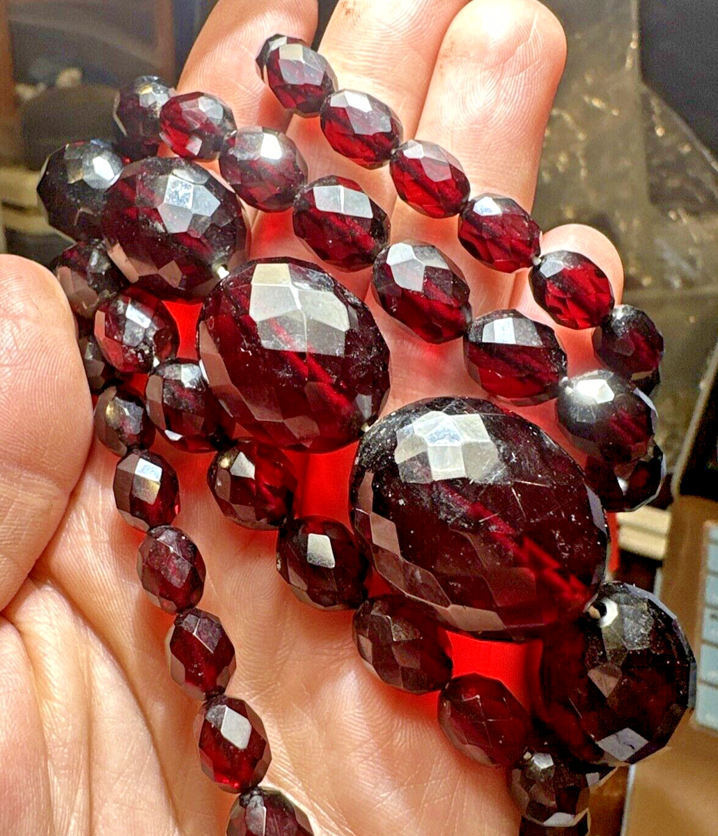 * antique beads ❀ * アンティークビーズ 松ぼっくり red Vintage Graduated Cherry Amber Bakelite Faceted Bead 69g 36.5