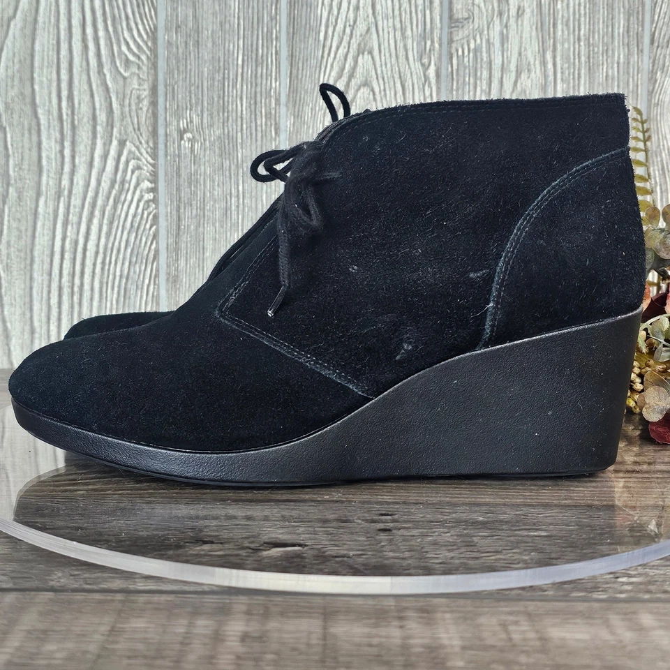 Botines de cuña Crocs Leigh de gamuza negros para mujer talla 9,5 cómodos al tobillo Foto 2 de 4