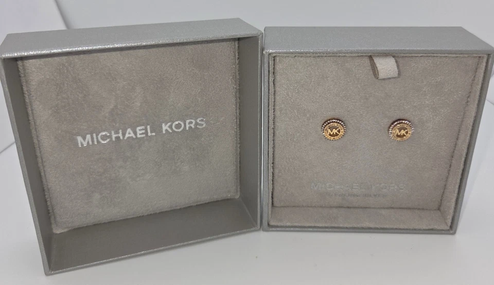 Aretes para mujer Michael Kors MKC1524AN791 redondos con logotipo pavé tono oro rosa Foto 3 de 4