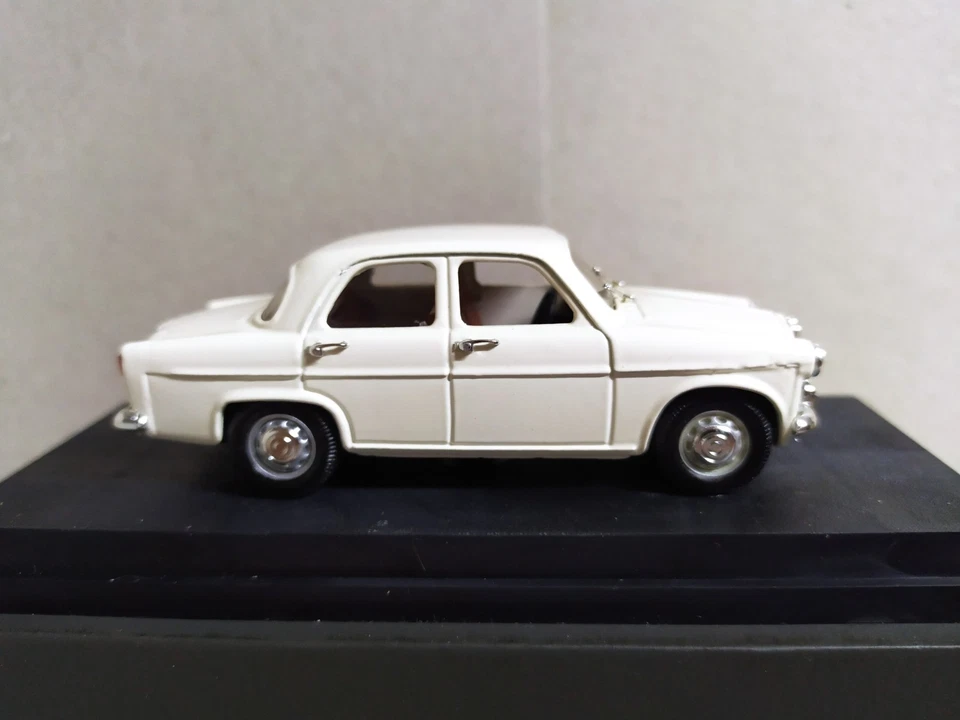 Alfa Romeo Giulietta ti . Blanco . RIO 119 . Escala 1/43 - Imagen 2 de 4