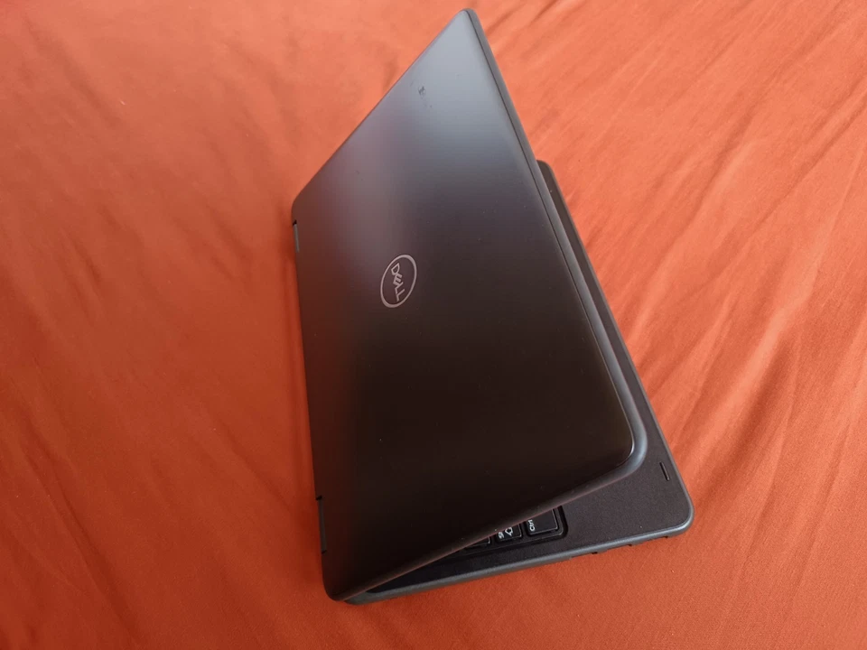 Dell latitude 3190 2 in 1 laptop cum touch tablet - Image 4 of 4